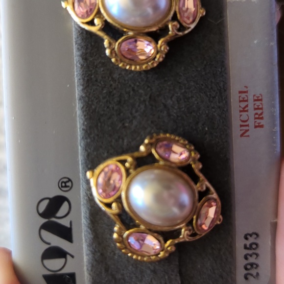 Pink & Pearl Earrings (clip-on) - Picture 4 of 4